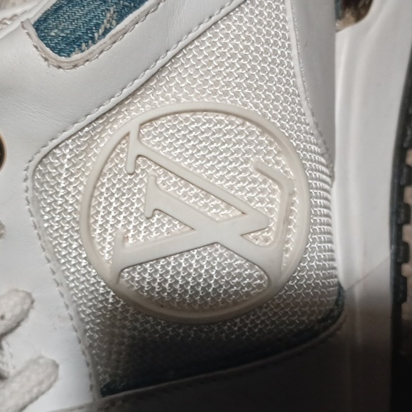 Louis Vuitton,, - Picture 6 of 7